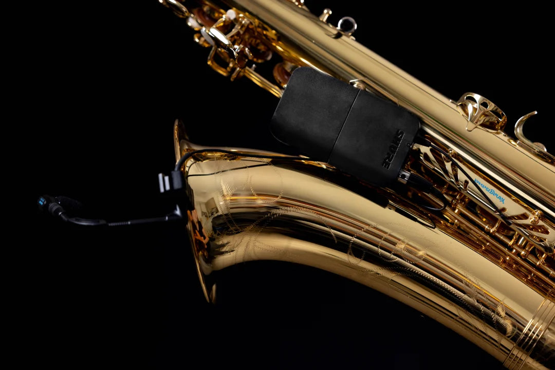 Saxophone équipé d'un émetteur avec le système d’accroche Rack-B